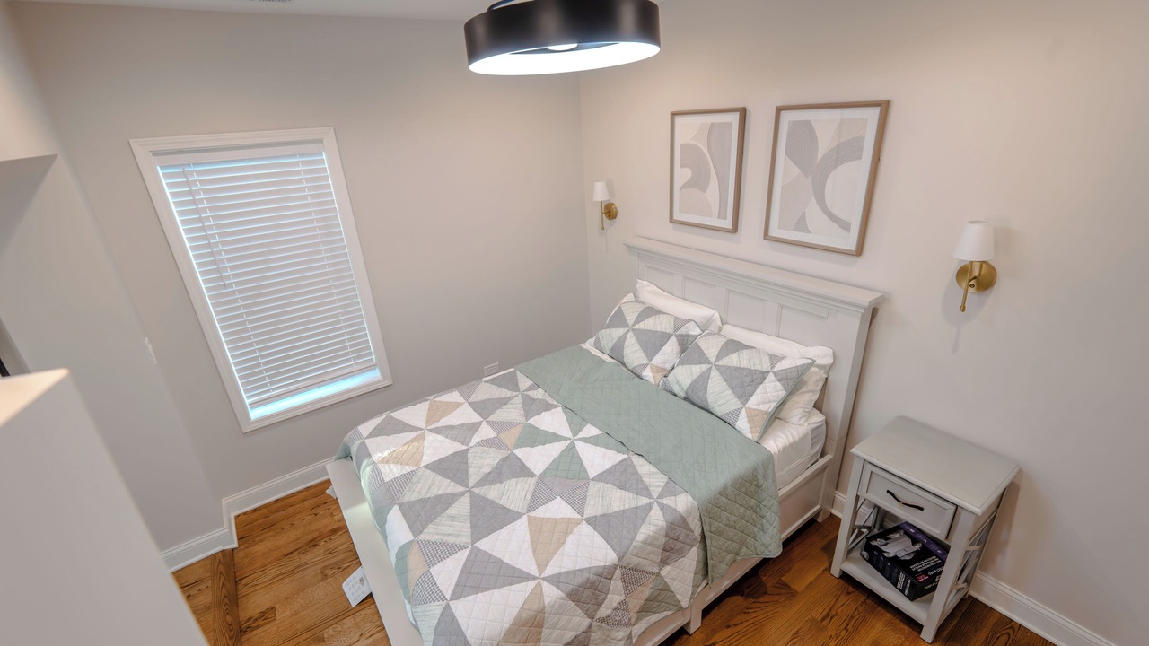 Photo of Bedroom in Rogers Park