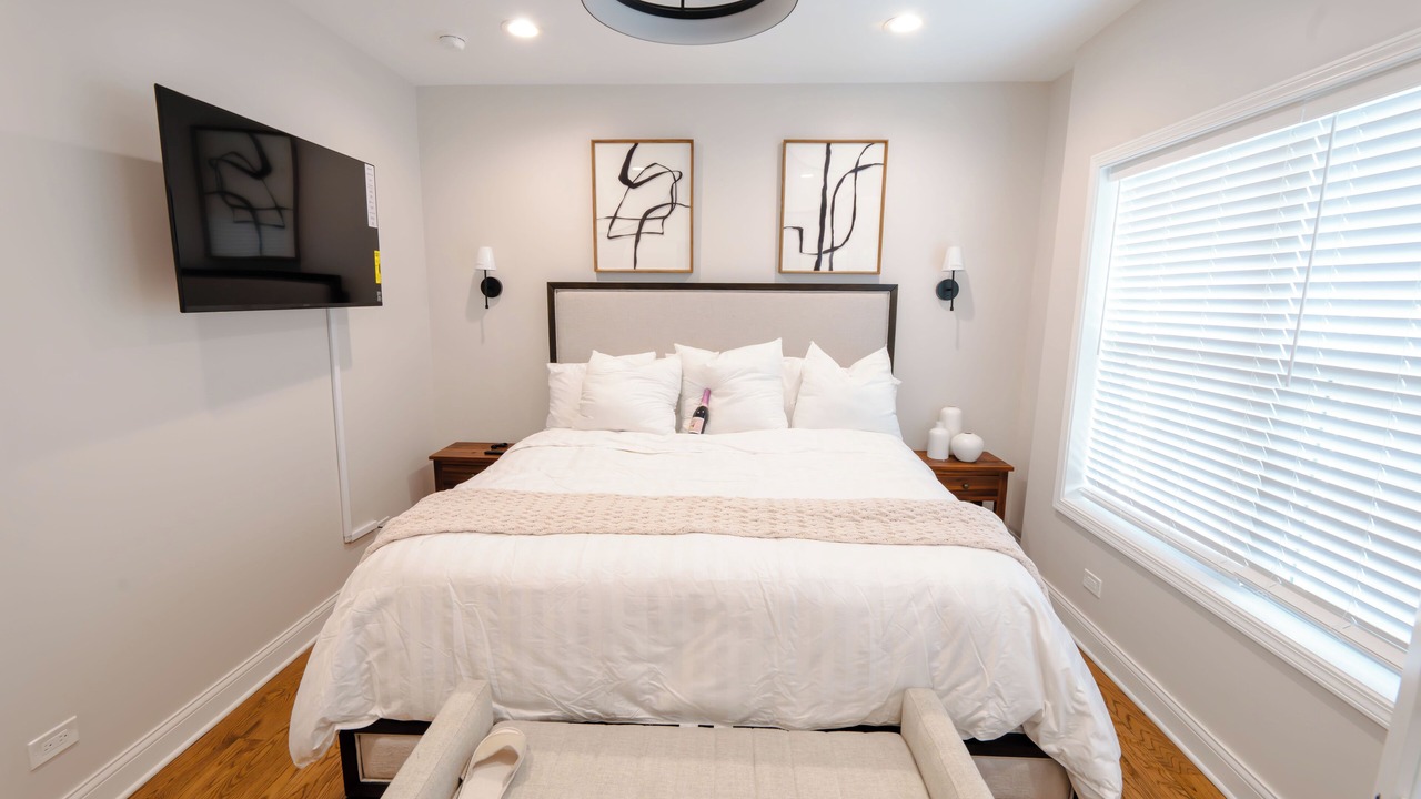 Photo of Bedroom in Rogers Park