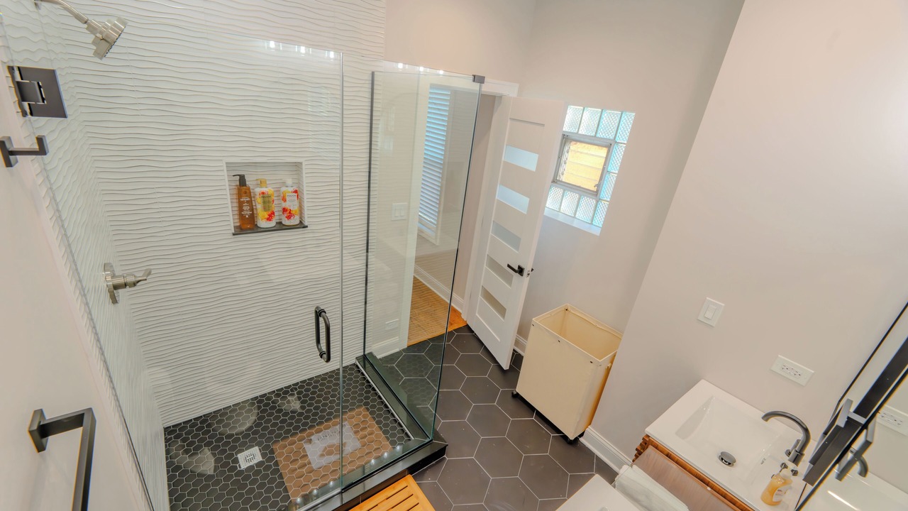 Photo of Bathroom in Rogers Park