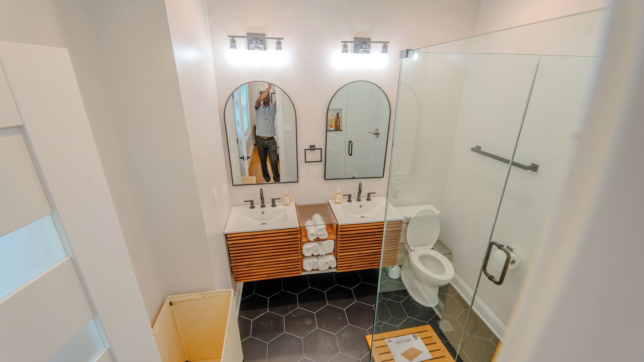 Photo of Bathroom in Rogers Park