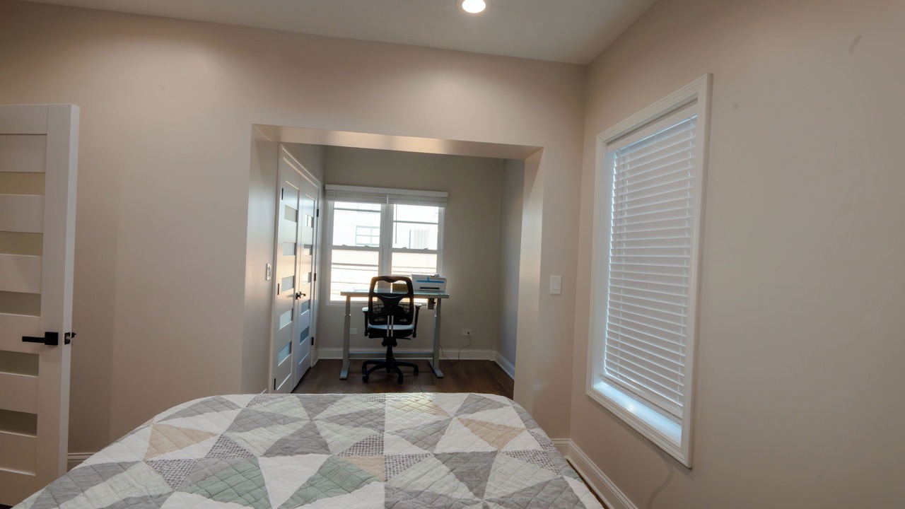Photo of Bedroom in Rogers Park