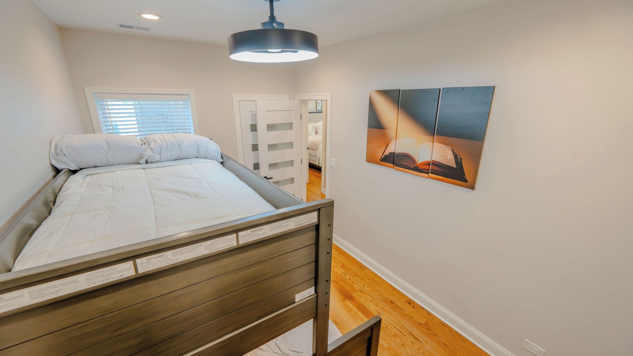Photo of Bedroom in Rogers Park