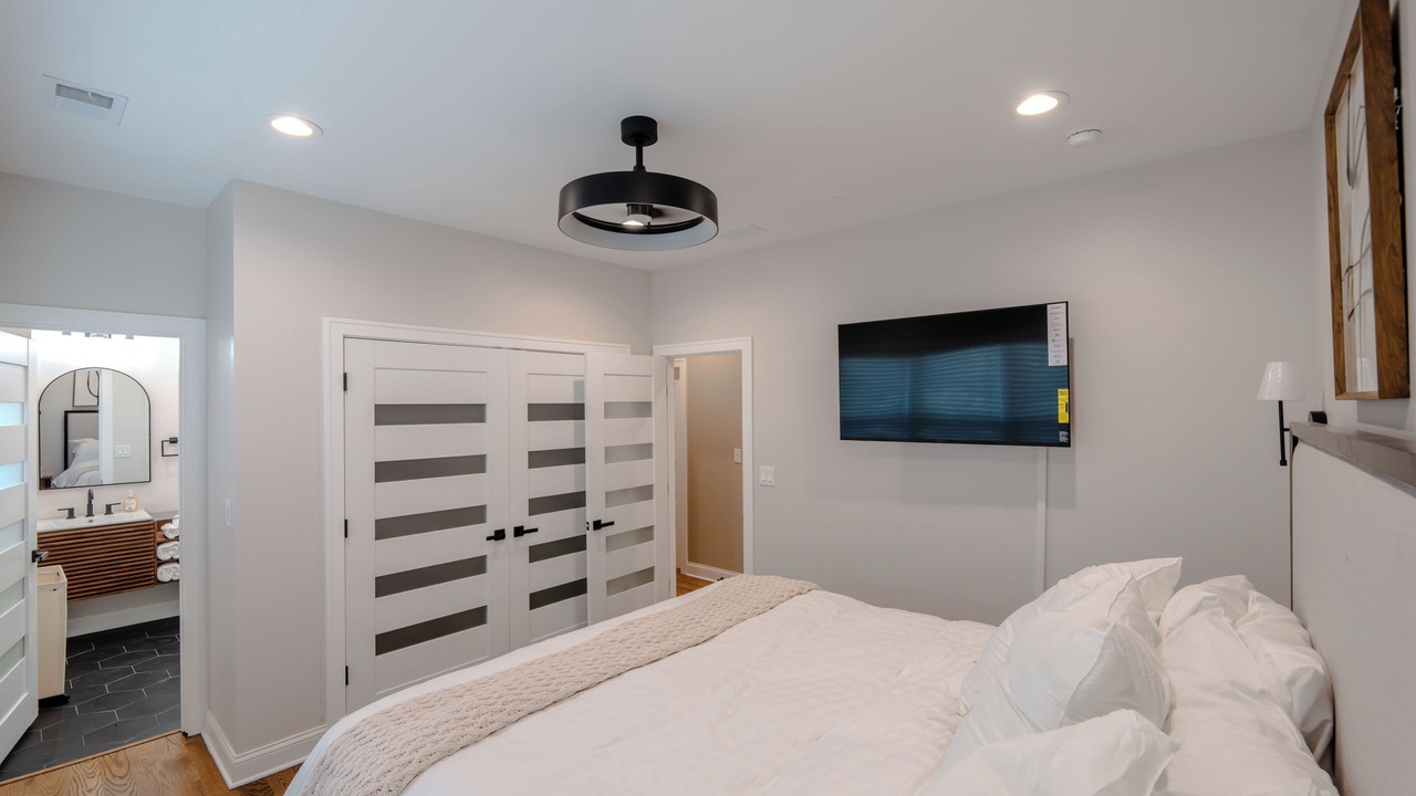 Photo of Bedroom in Rogers Park