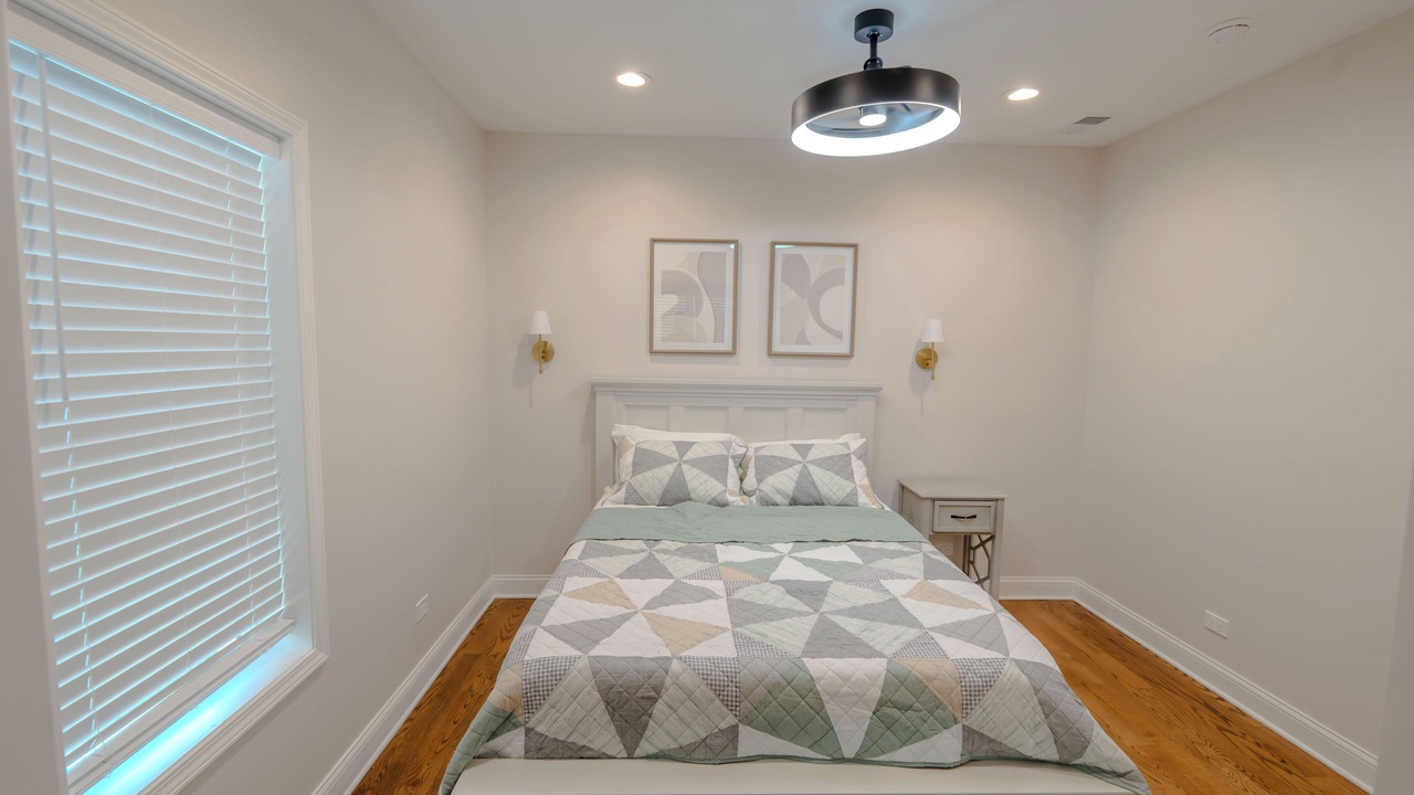Photo of Bedroom in Rogers Park