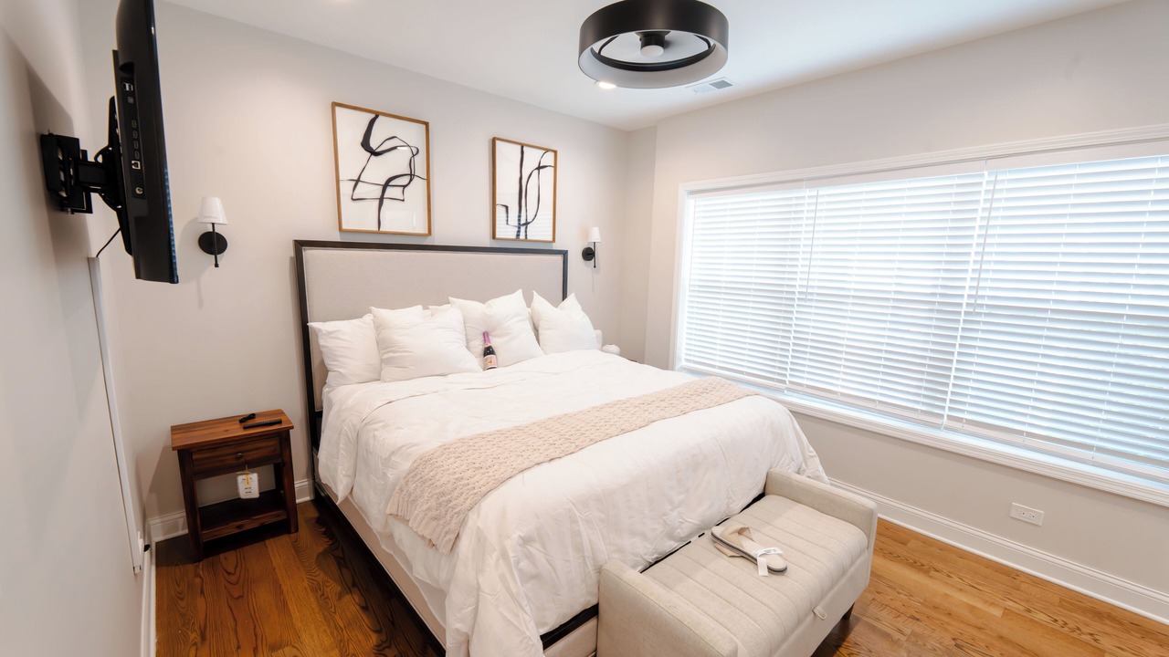 Photo of Bedroom in Rogers Park