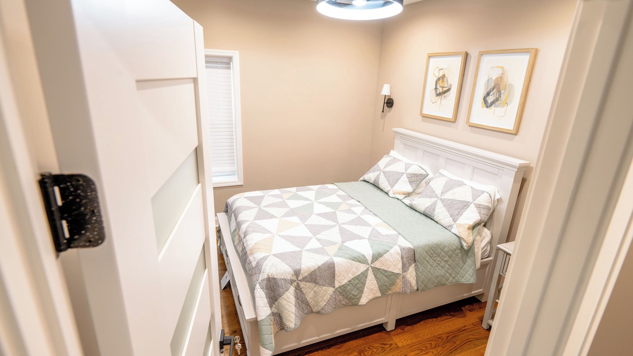 Photo of Bedroom in Rogers Park