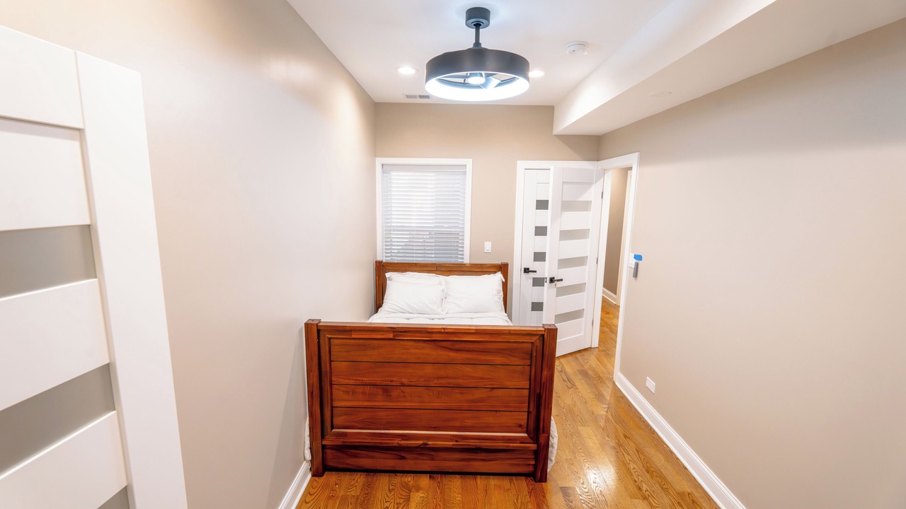 Photo of Bedroom in Rogers Park
