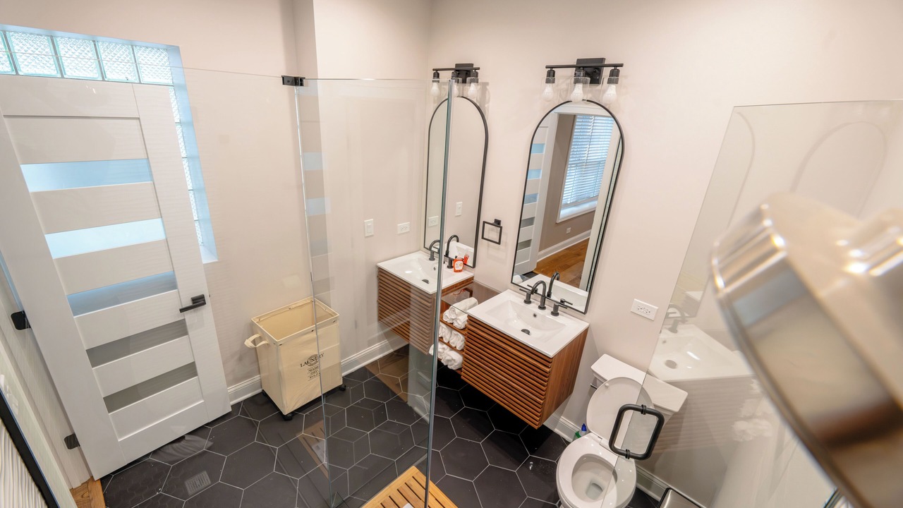Photo of Bathroom in Rogers Park