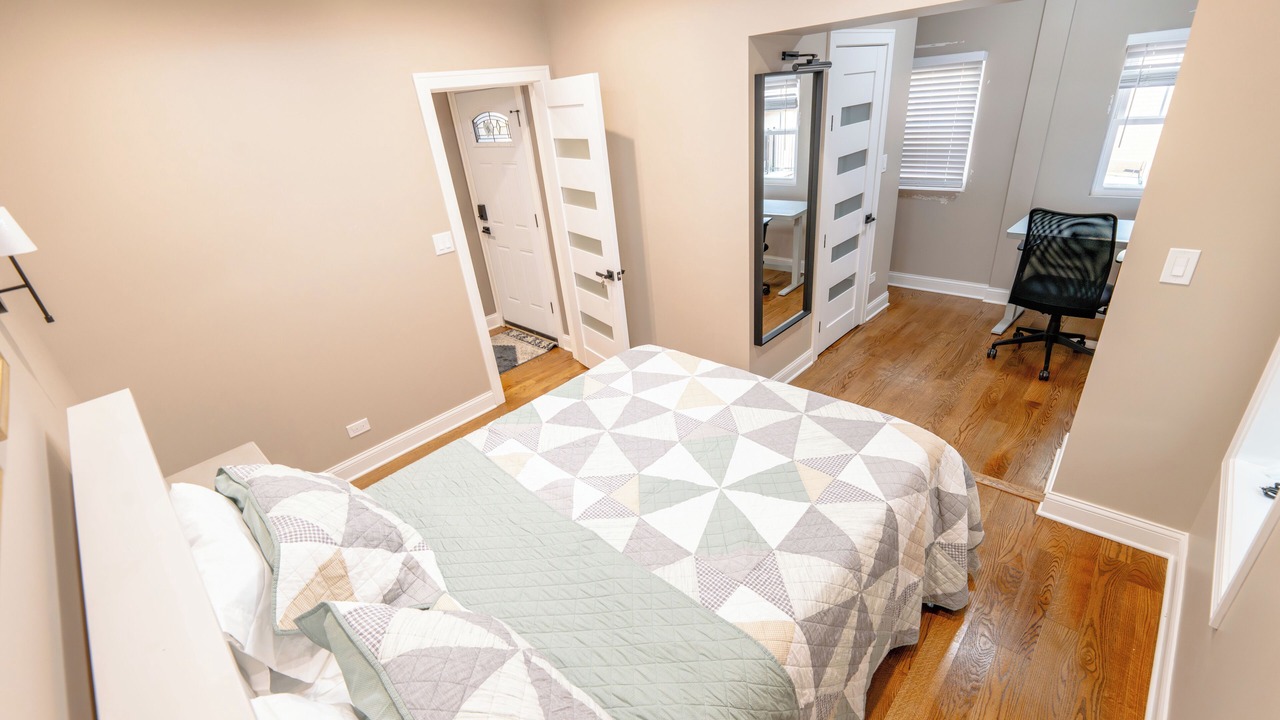 Photo of Bedroom in Rogers Park