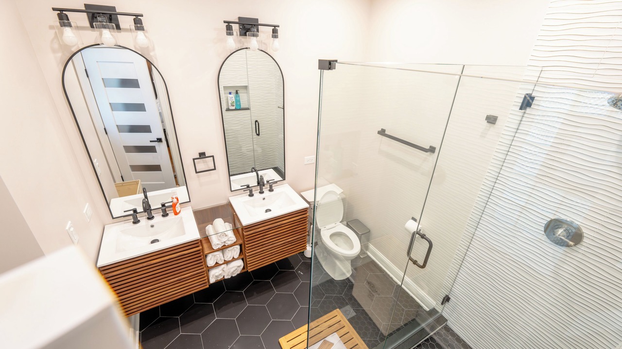 Photo of Bathroom in Rogers Park