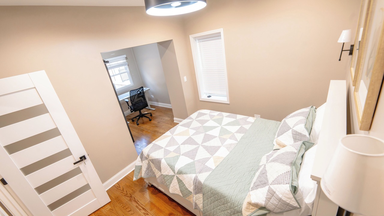 Photo of Bedroom in Rogers Park