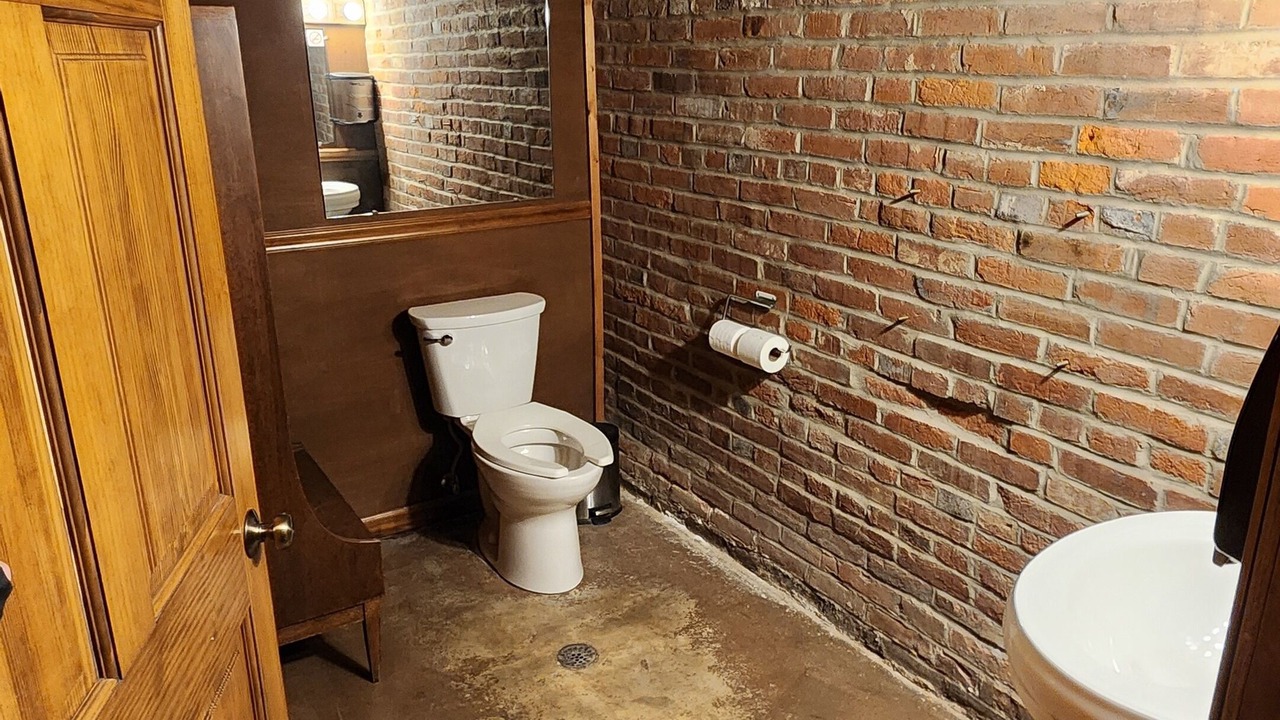 Photo of Bathroom in Carlyle
