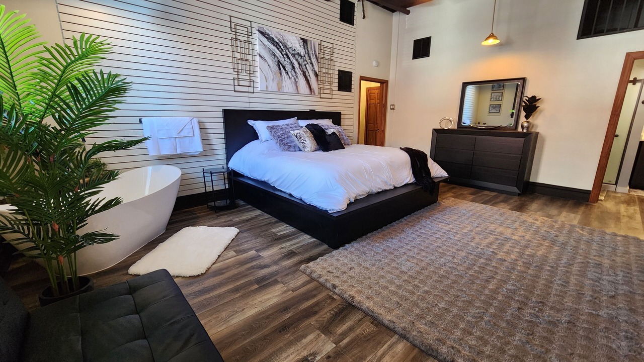 Photo of Bedroom in Carlyle