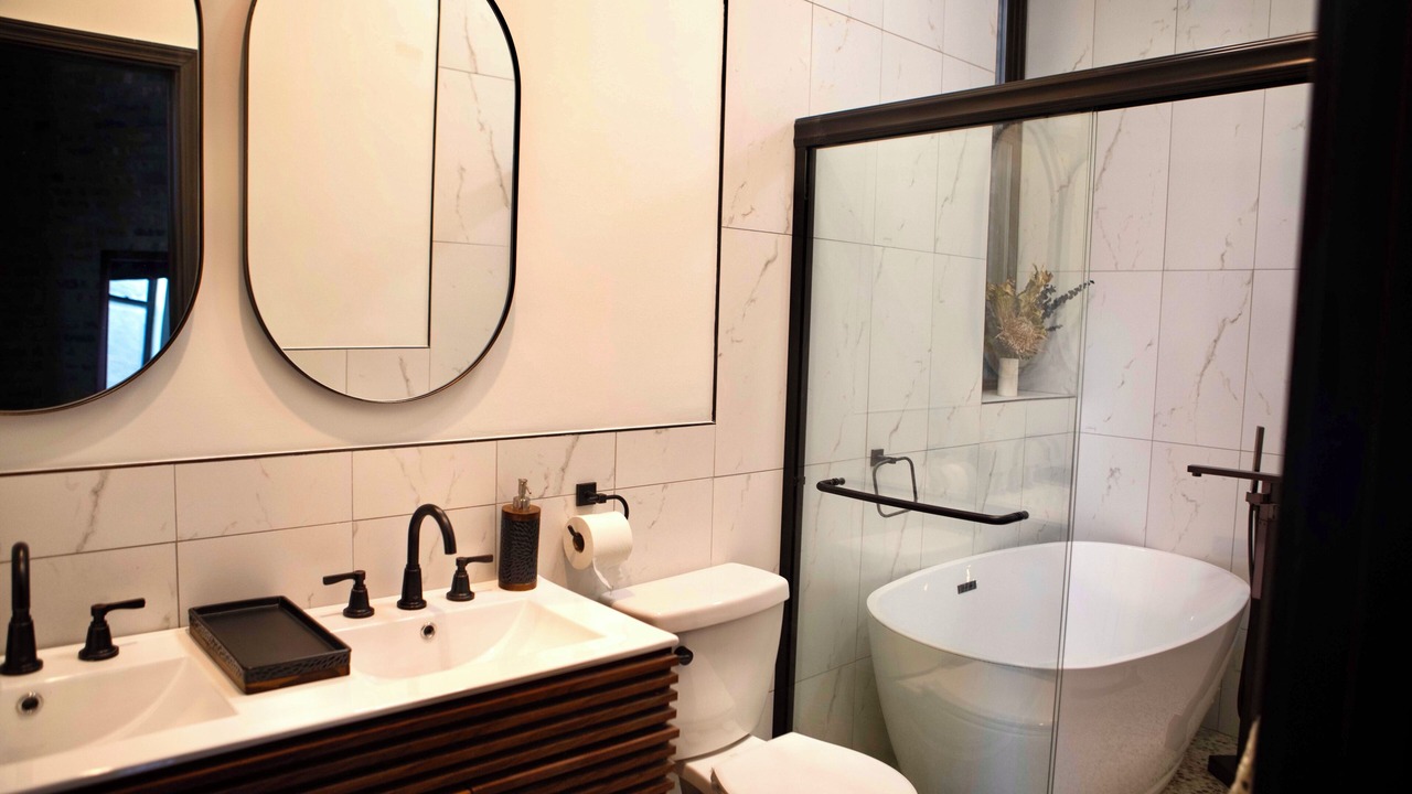 Photo of Bathroom in Bronzeville