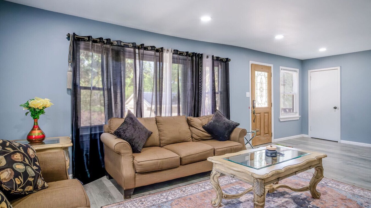 Photo of Livingroom in Fox Lake