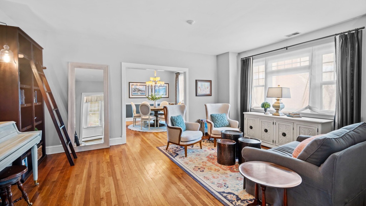 Photo of Livingroom in Western Springs