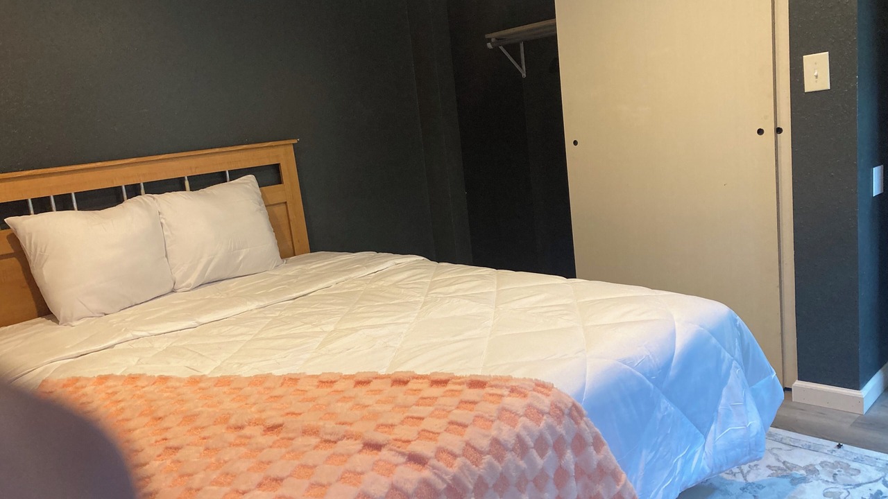 Photo of Bedroom in Glen Carbon