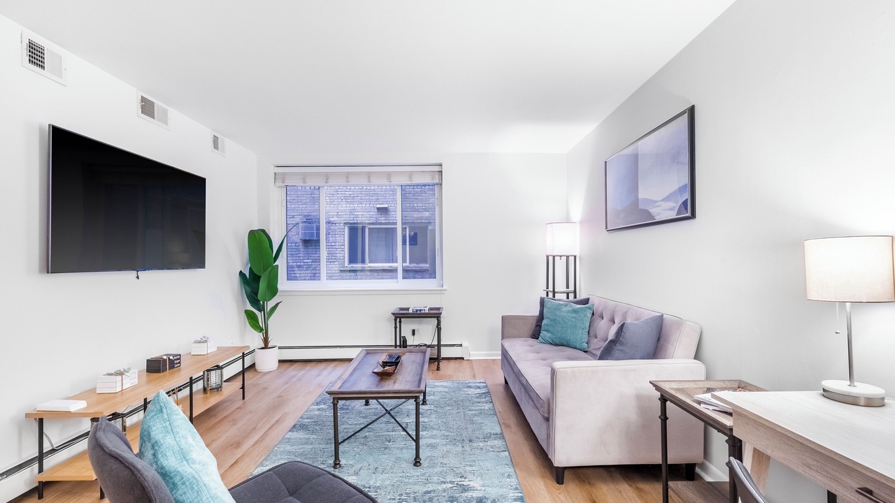 Photo of Livingroom in Lake View East
