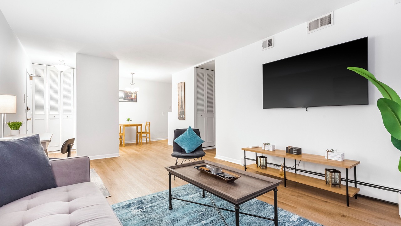 Photo of Livingroom in Lake View East