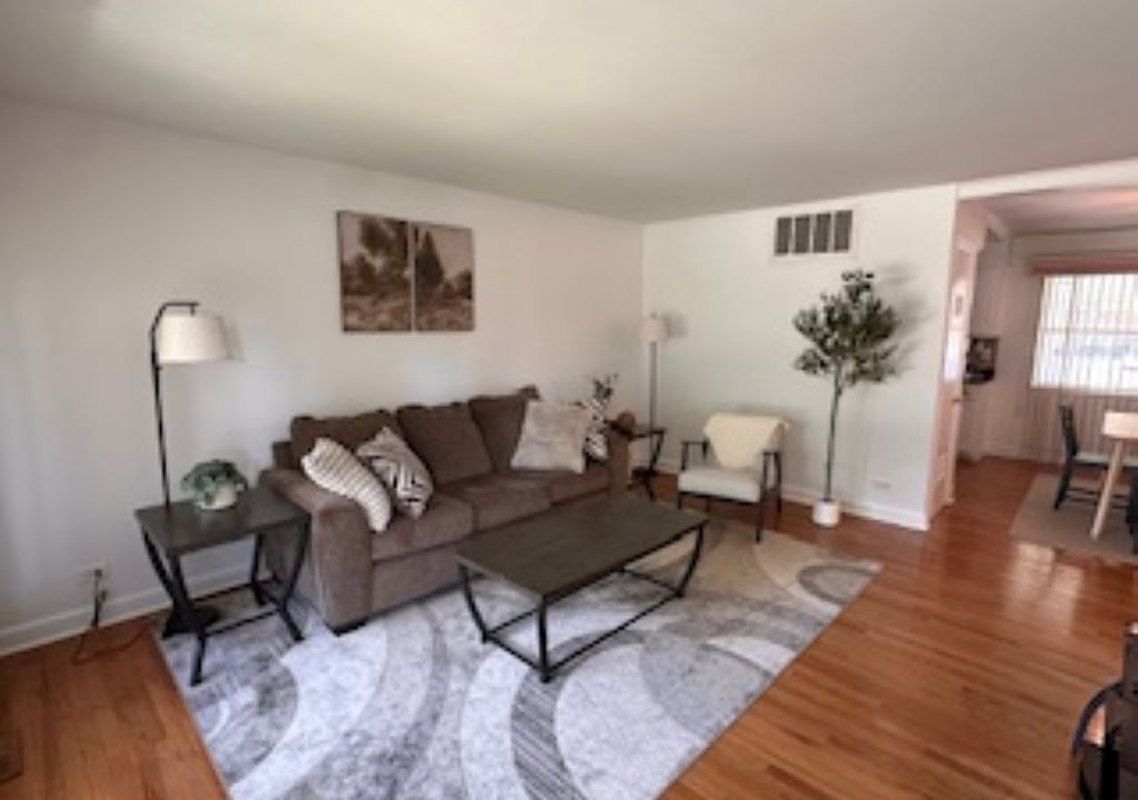 Photo of Livingroom in Elk Grove Village