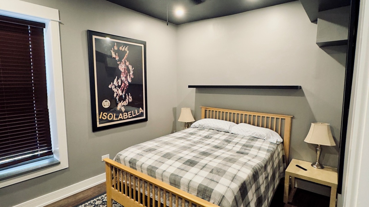 Photo of Bedroom in North Lawndale