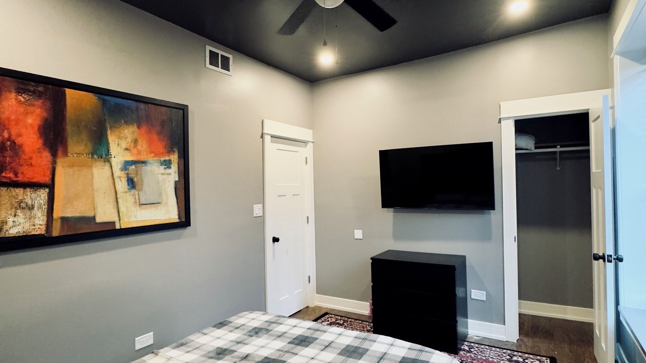 Photo of Bedroom in North Lawndale