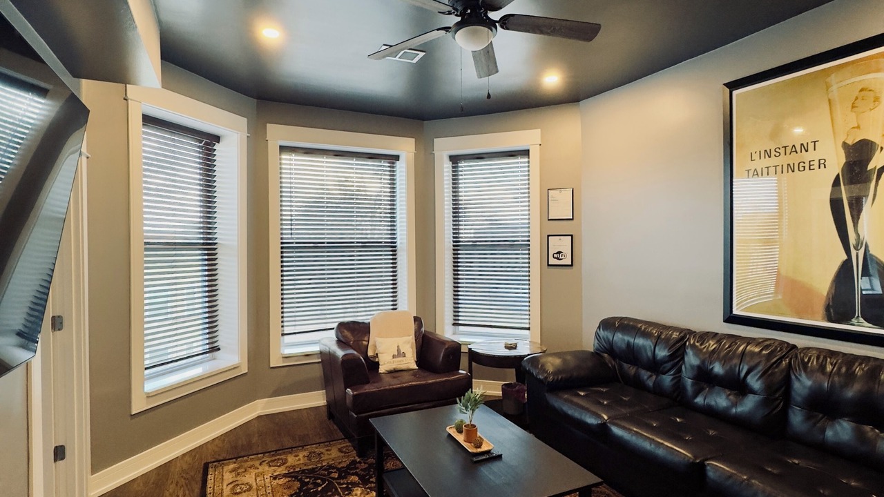 Photo of Livingroom in North Lawndale