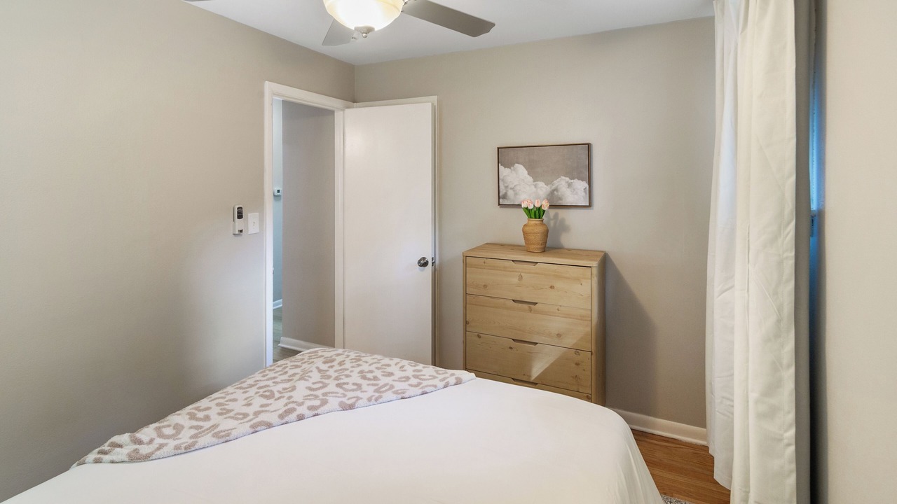 Photo of Bedroom in Waukegan
