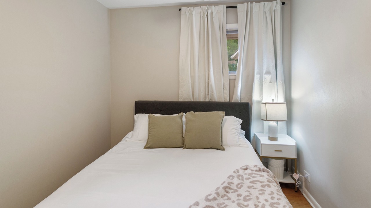 Photo of Bedroom in Waukegan