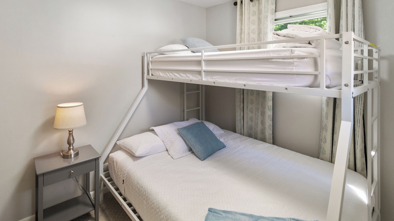 Photo of Bedroom in Waukegan