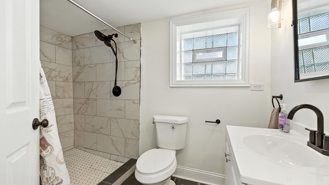 Photo of Bathroom in Avalon Park