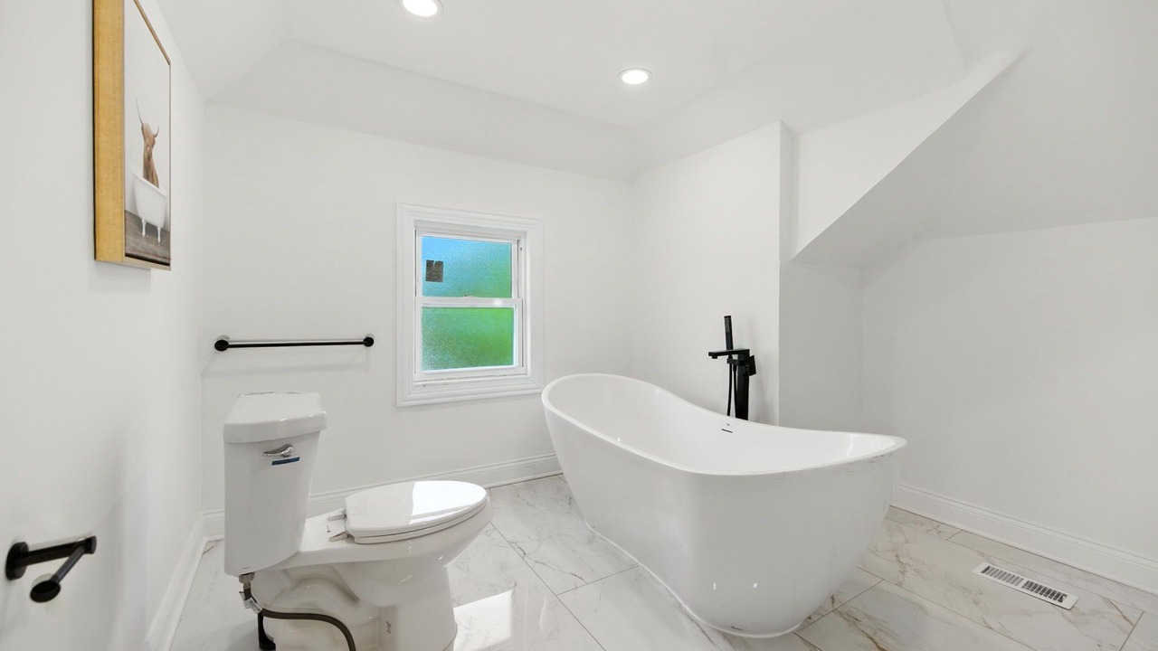 Photo of Bathroom in Avalon Park