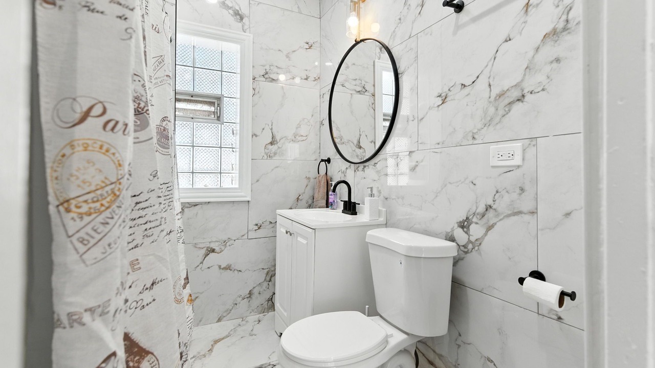 Photo of Bathroom in Avalon Park