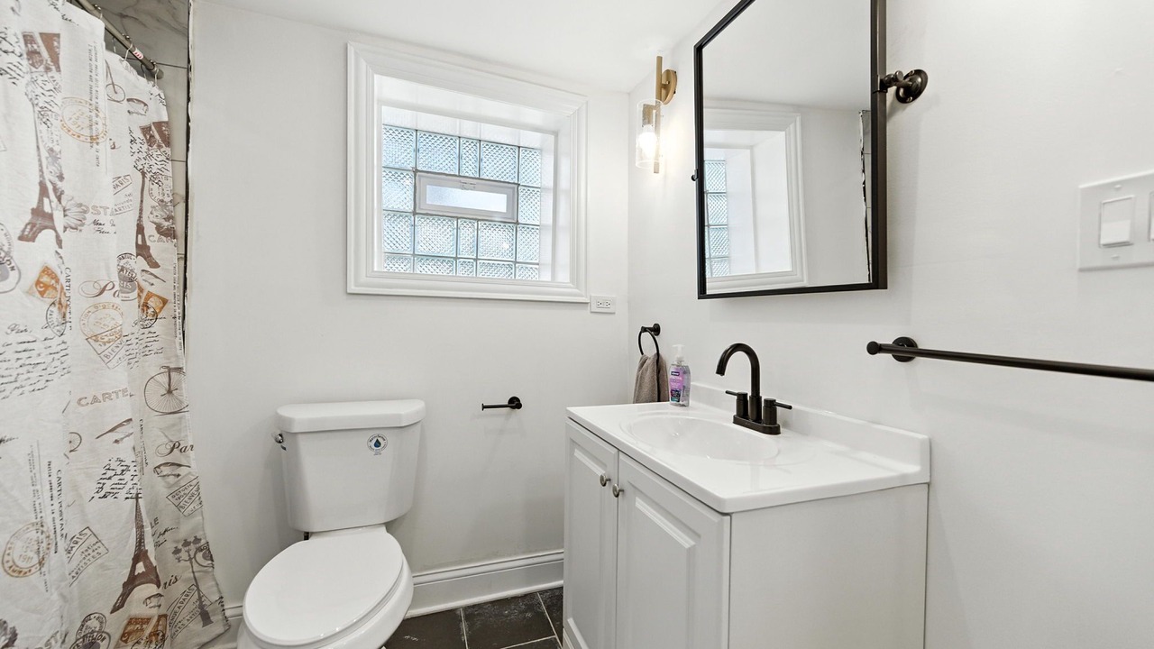 Photo of Bathroom in Avalon Park