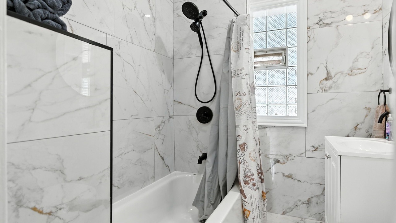 Photo of Bathroom in Avalon Park