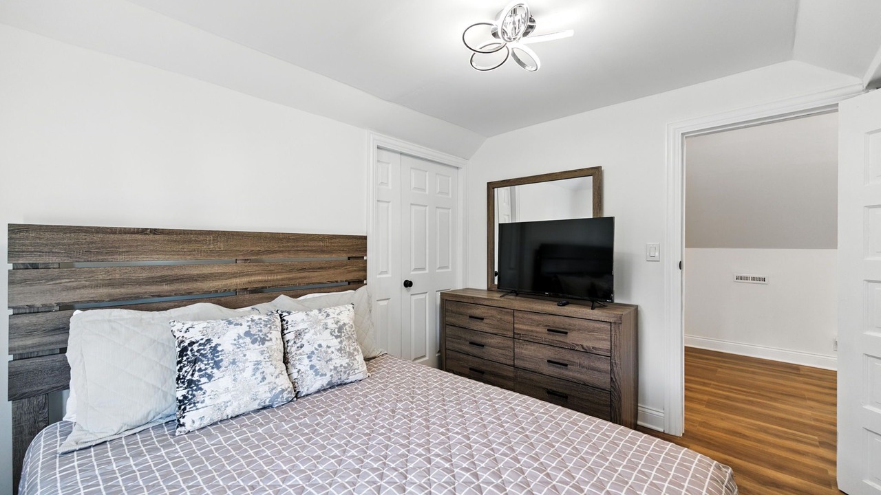 Photo of Bedroom in Avalon Park