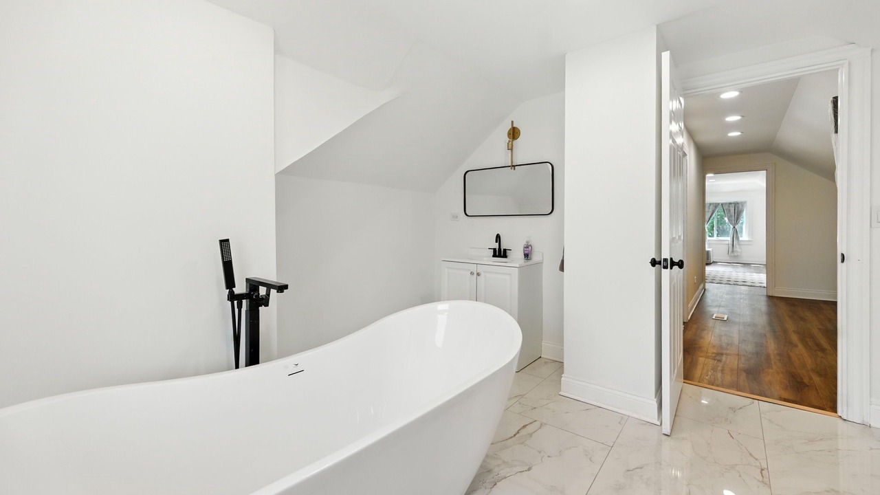 Photo of Bathroom in Avalon Park