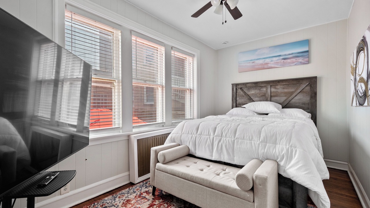 Photo of Bedroom in Budlong Woods