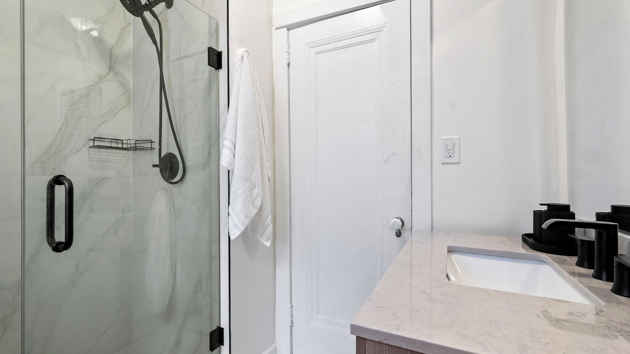 Photo of Bathroom in Budlong Woods