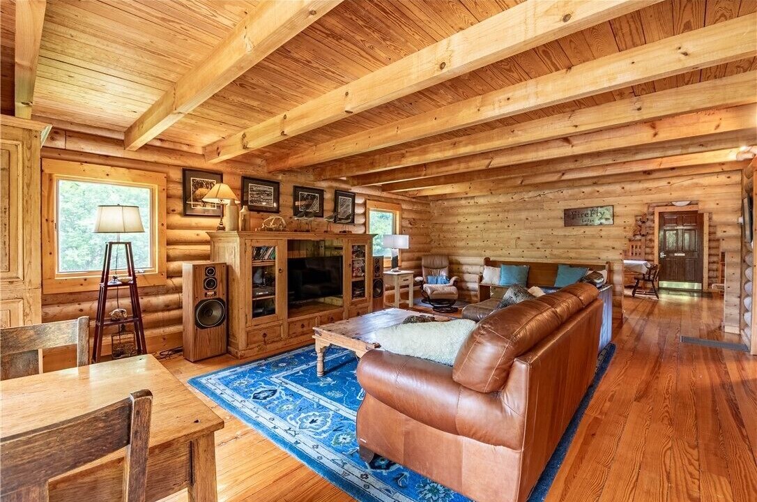 Photo of Livingroom in Sullivan