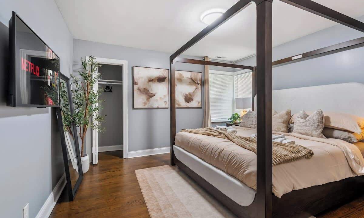 Photo of Bedroom in Homewood