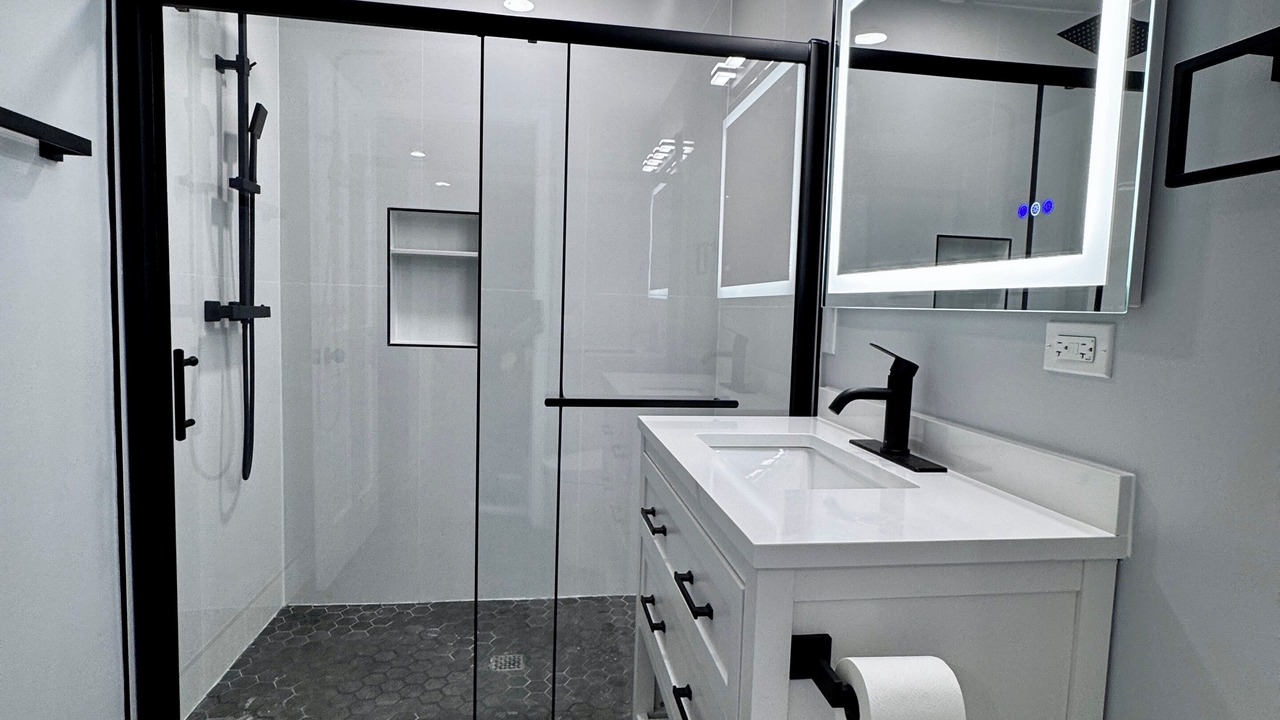 Photo of Bathroom in Des Plaines