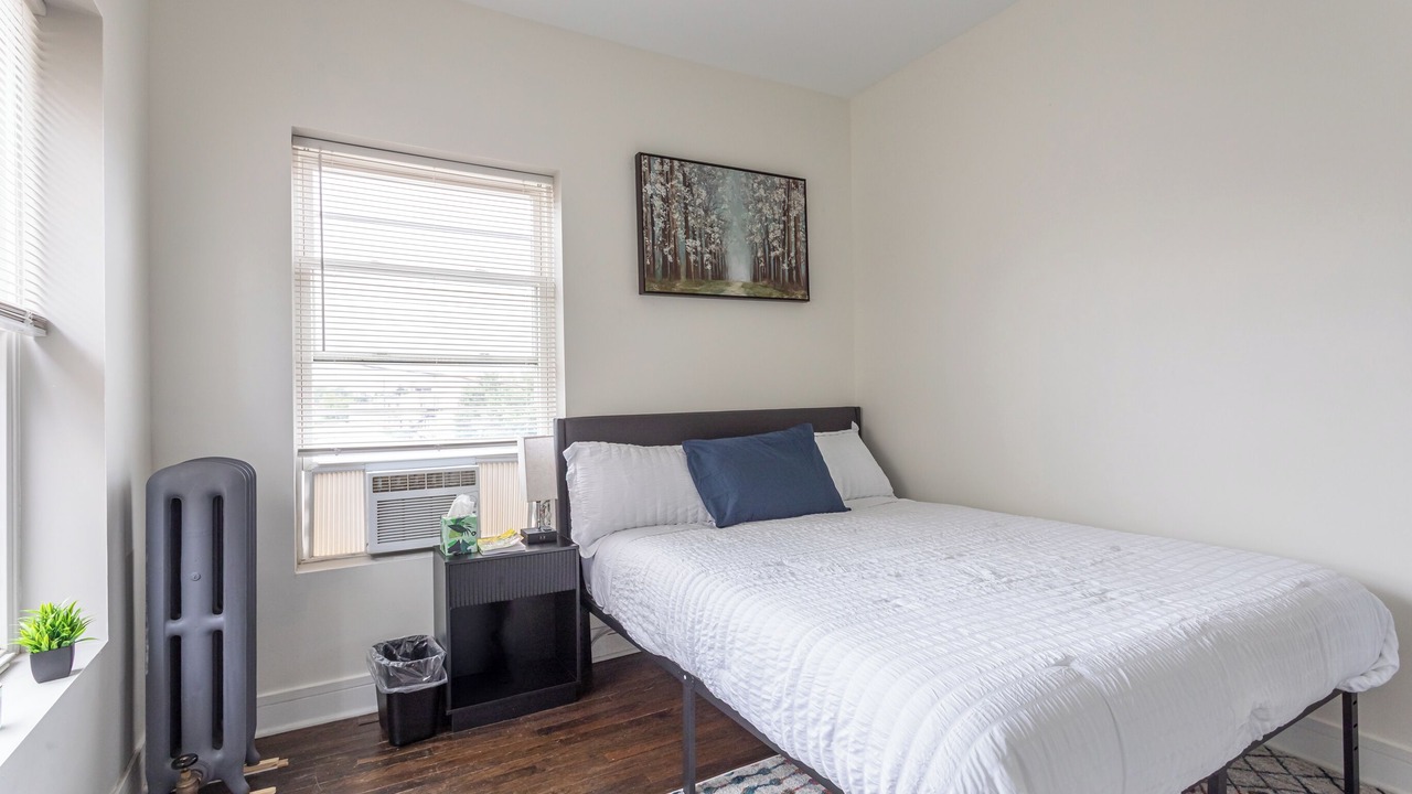 Photo of Bedroom in East Albany Park