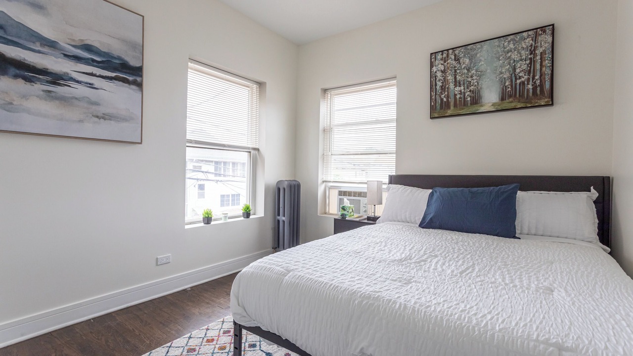 Photo of Bedroom in East Albany Park