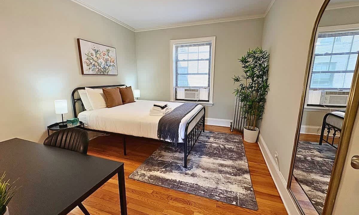 Photo of Bedroom in Kenwood
