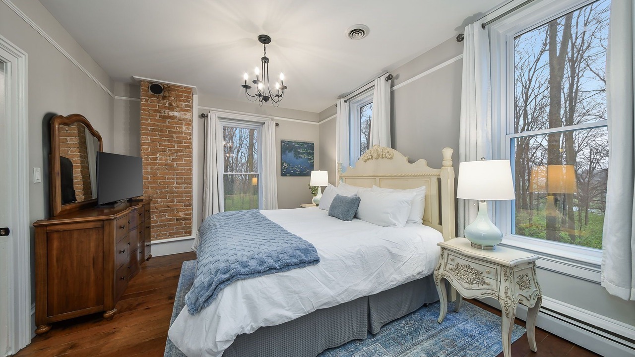 Photo of Bedroom in Oswego