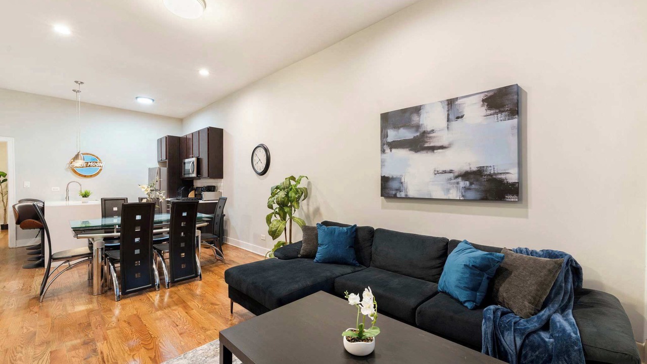 Photo of Livingroom in Heart of Chicago
