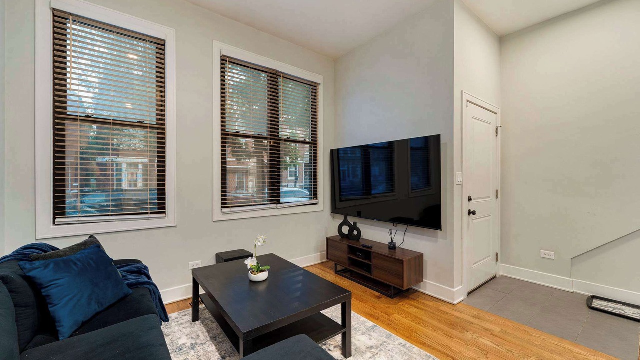 Photo of Livingroom in Heart of Chicago