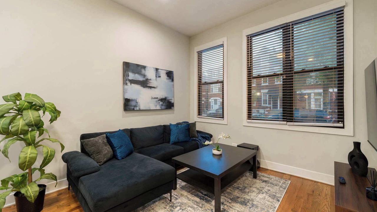 Photo of Livingroom in Heart of Chicago