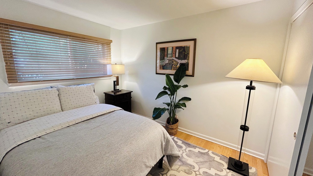 Photo of Bedroom in Lake Forest